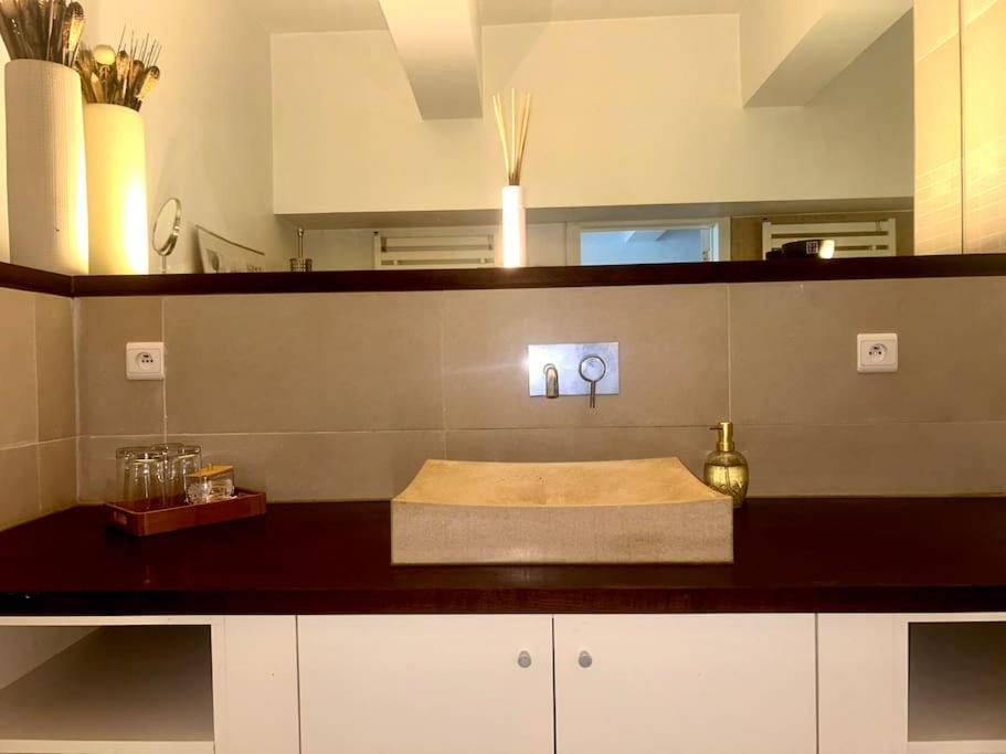 Down Town Spacious Duplex With Private Parking & Game Room Brussels Exterior photo