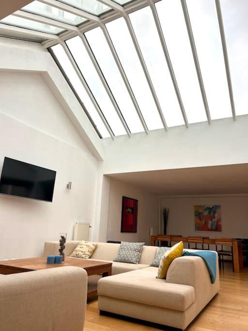 Down Town Spacious Duplex With Private Parking & Game Room Brussels Exterior photo