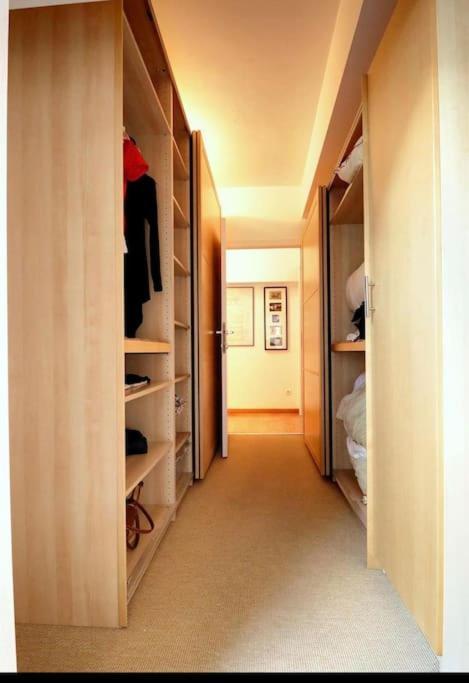 Down Town Spacious Duplex With Private Parking & Game Room Brussels Exterior photo