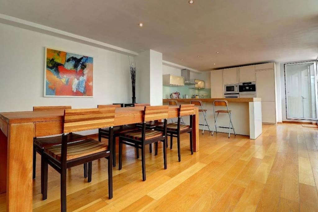 Down Town Spacious Duplex With Private Parking & Game Room Brussels Exterior photo